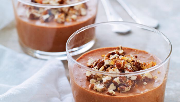 Chokolademousse med pekankrokant